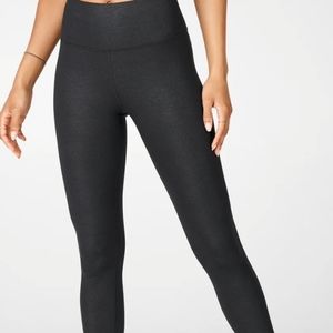 NWT! Fabletics Black Mirage 7/8 leggings-L